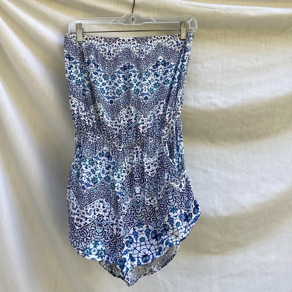 Timing blue and white patterned strapless romper with keyhole back, size M